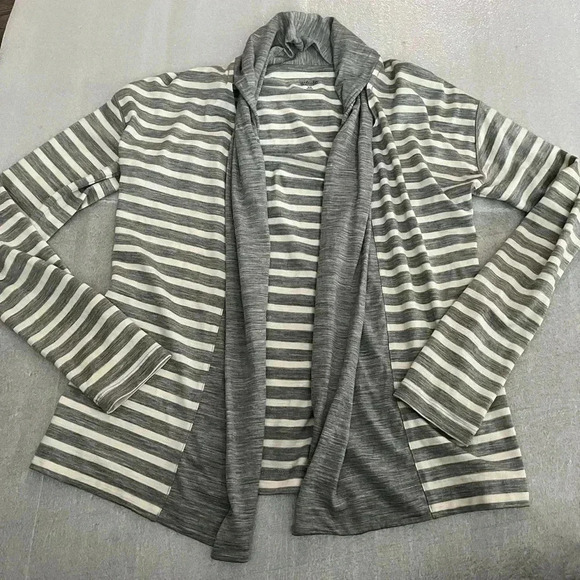 [XS] Icebreaker Women's  Villa Wrap Merino Wool cardigan - Picture 3 of 10